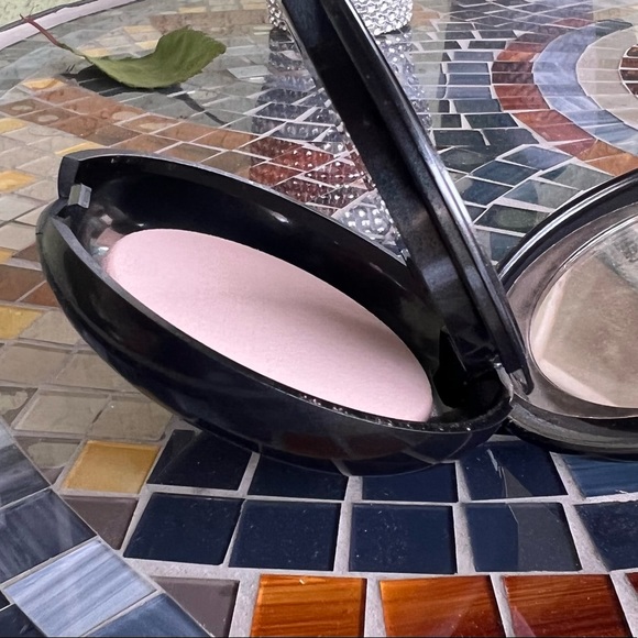 New Cover FX Pressed Mineral Foundation! P60 - Picture 4 of 7